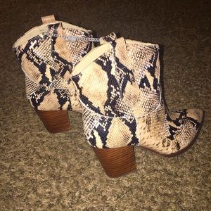 Gibson Latimer sz 8.5 boots, NEVER WORN